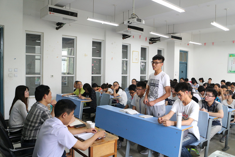15级本科座谈会现场