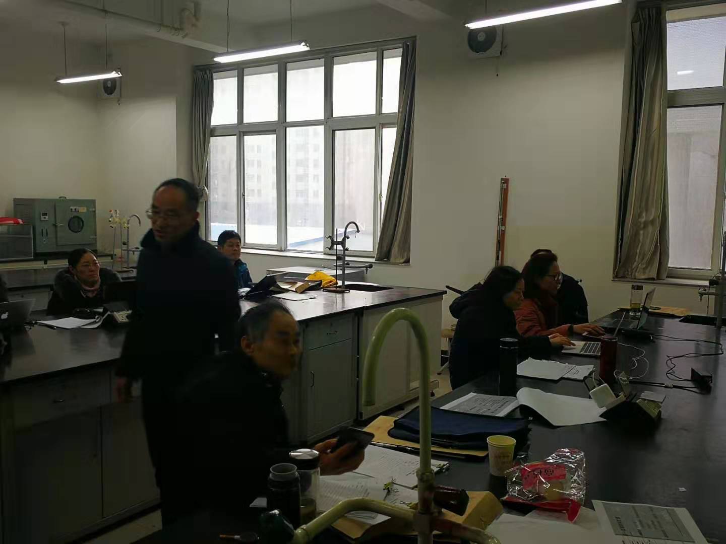 指导教师对2019届毕业论文进行修改完善
