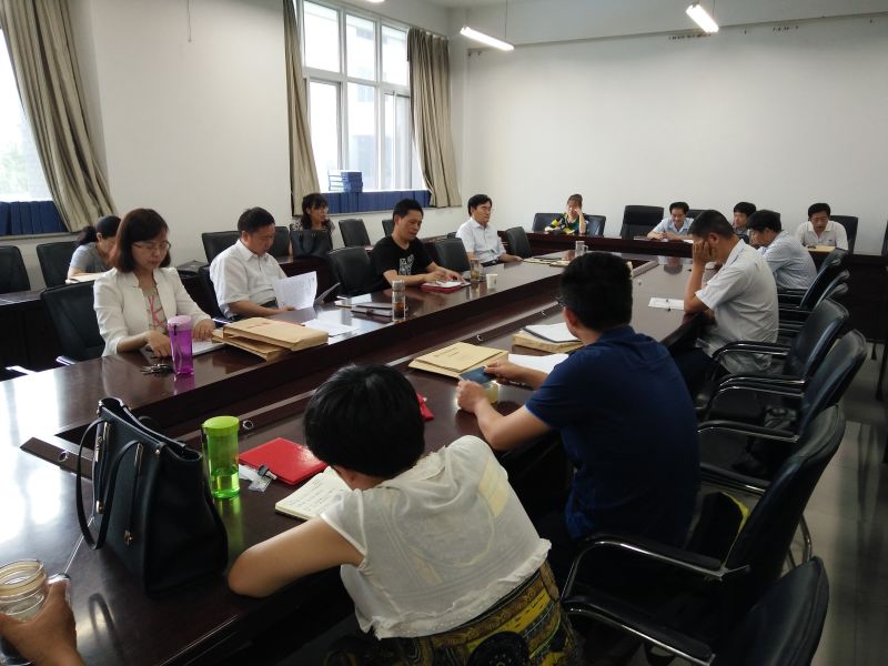 与会党员交流发言